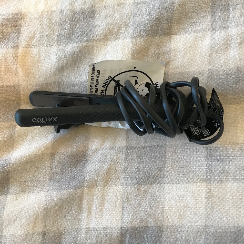 Cortex International Travel Straightener